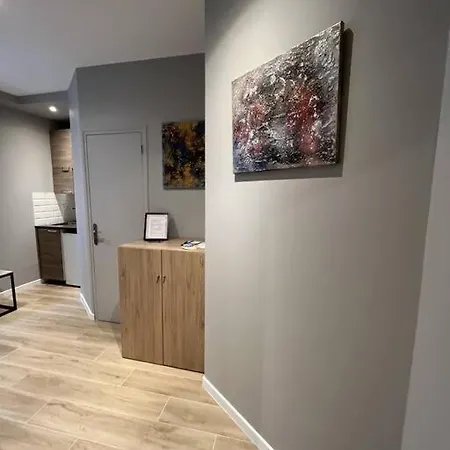 Flat Apartment *